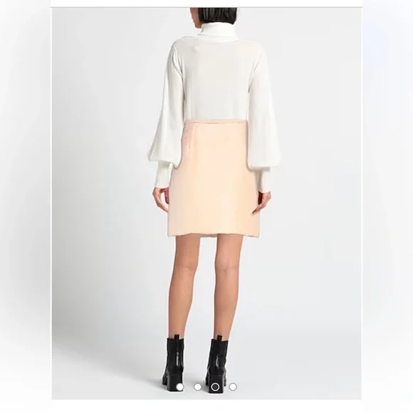 MRPs $1,045 BOTTEGA VENETA
Mini skirts size 36 EU - Picture 4 of 16